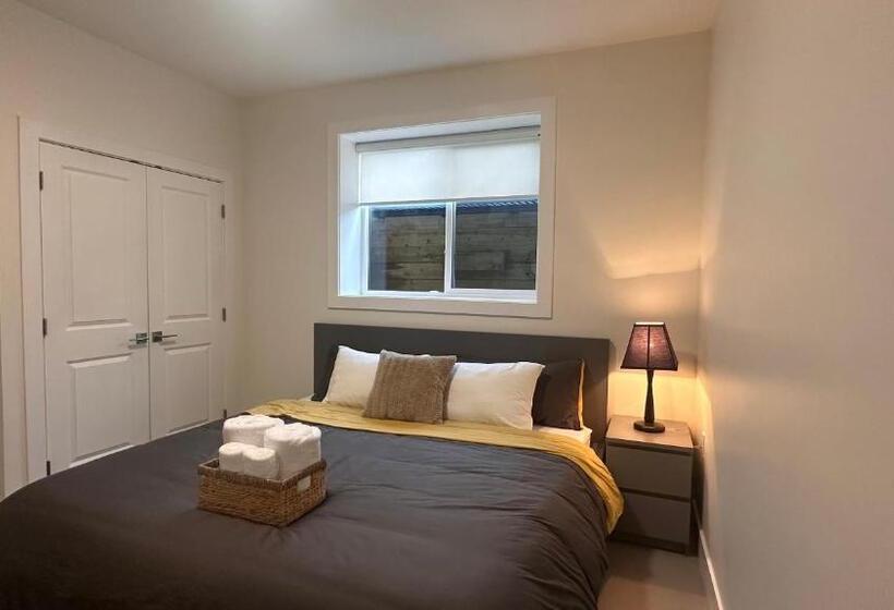 سوییت خانوادگی, Blissful Stay In Surrey Suite 2