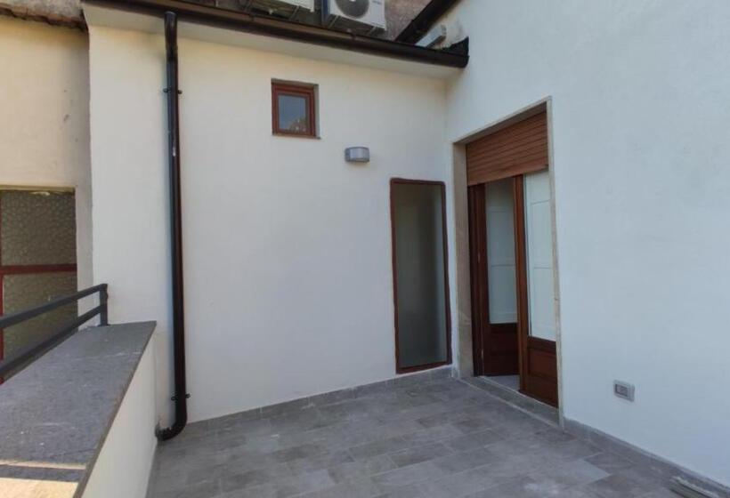 غرفة قياسية ثلاثية, La Torretta