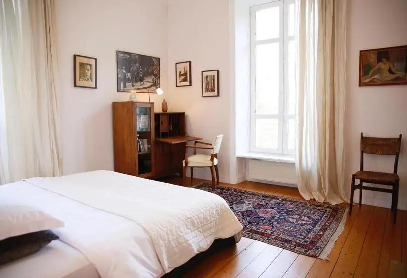 1 Bedroom Apartment River View, Château De Penfrat