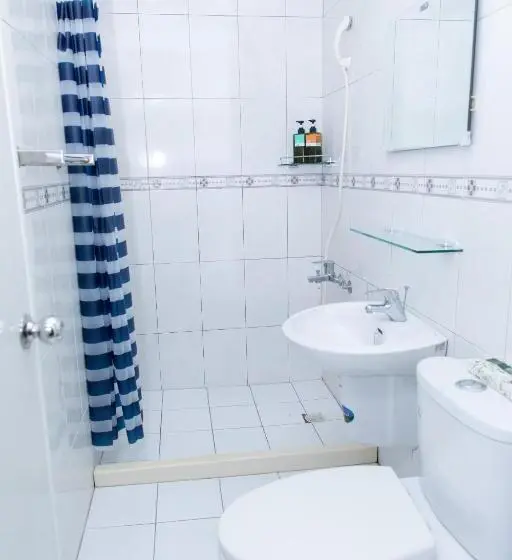 اتاق لوکس با بالکن, Zhu House