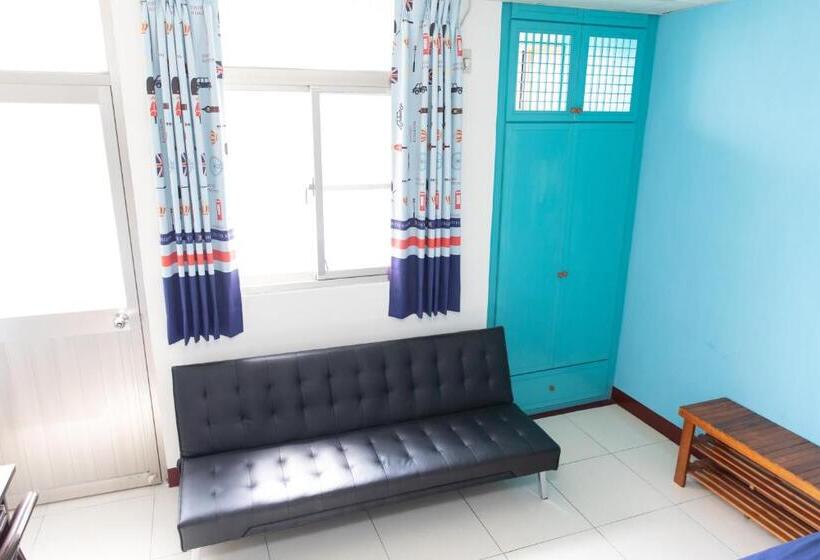 اتاق لوکس با بالکن, Zhu House