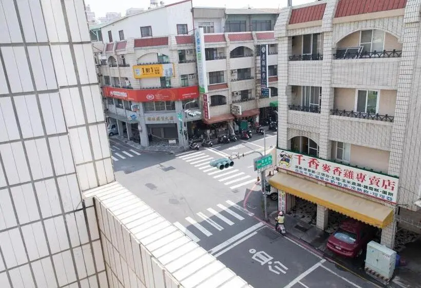 اتاق لوکس با بالکن, Zhu House