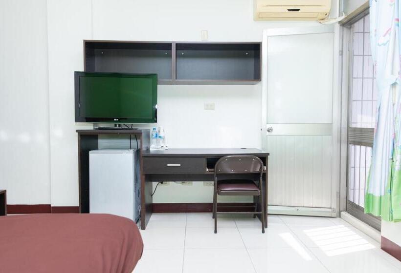 اتاق لوکس با بالکن, Zhu House