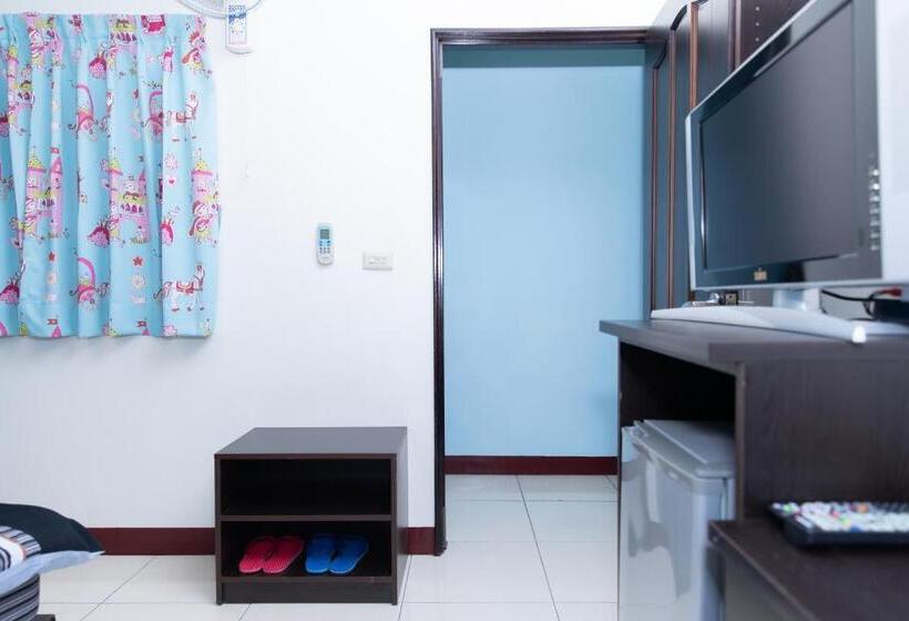 اتاق اکونومی, Zhu House