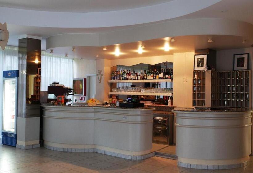 标准单人间, Santa Maria