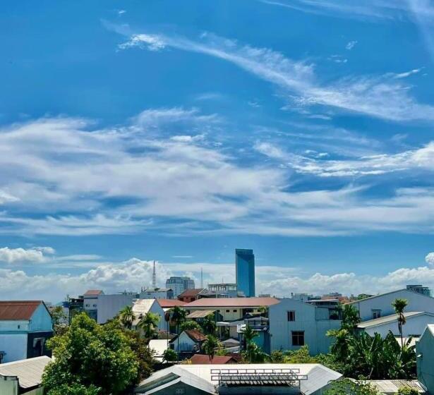 اتاق خانوادگی, May99 Hotel Hue