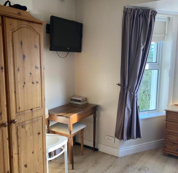 اتاق استاندارد یک نفره, Barr S Guest Accommodation
