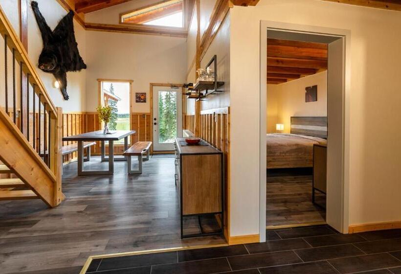 スタンダードバンガロー, Red Cariboo Resort