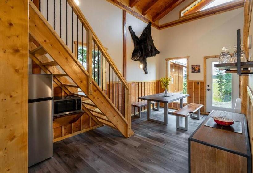 スタンダードバンガロー, Red Cariboo Resort