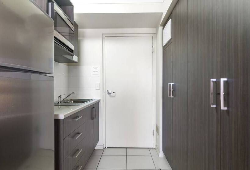 اتاق اجرایی, Blackwater Central Motel