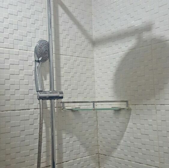 اتاق استاندارد, C & L Bay View Inn