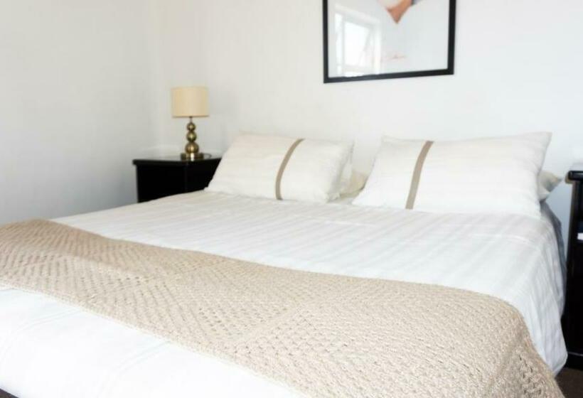 חדר משפחתי, Broadway Tygervalley House