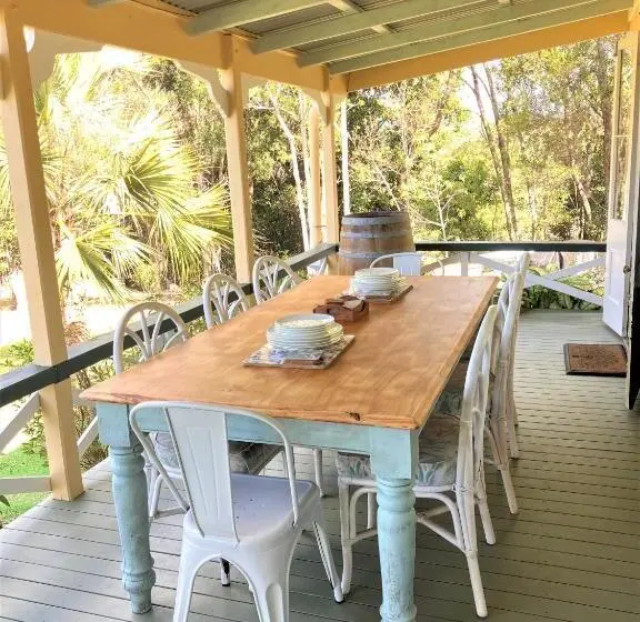 Perhehuone, Noosa Hinterland Escape
