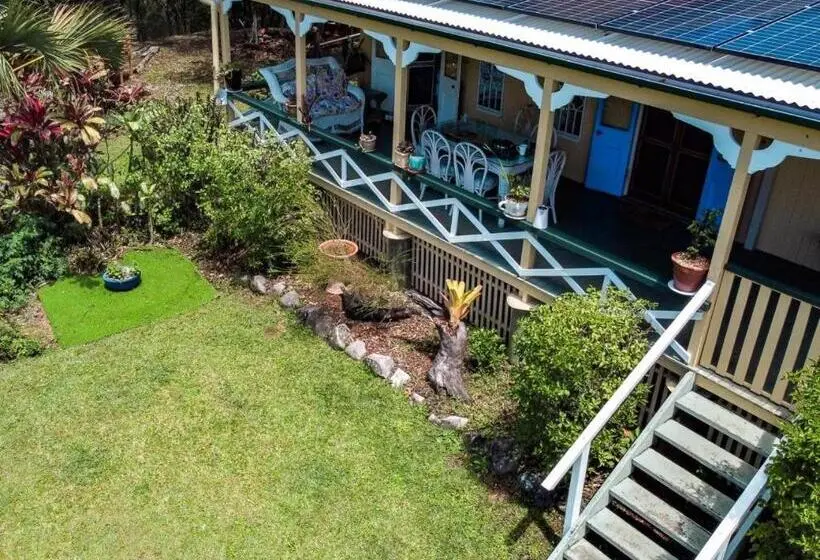 Perhehuone, Noosa Hinterland Escape