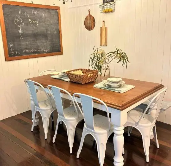 Perhehuone, Noosa Hinterland Escape