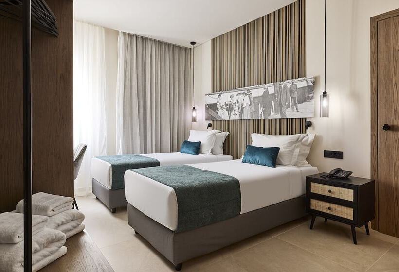 חדר משפחתי, Athenarum Portus Life & Style