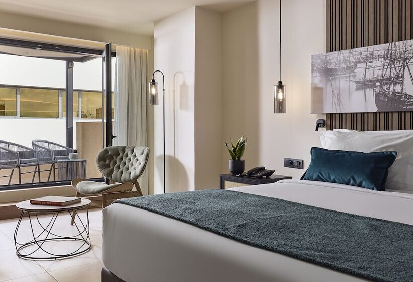 , Athenarum Portus Life & Style