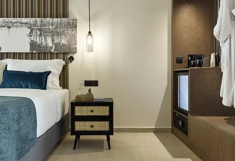 , Athenarum Portus Life & Style