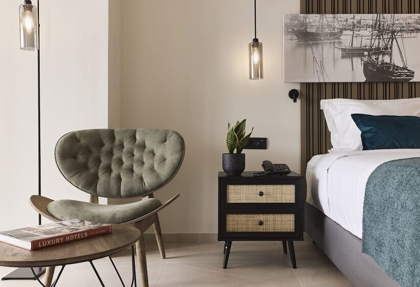 , Athenarum Portus Life & Style