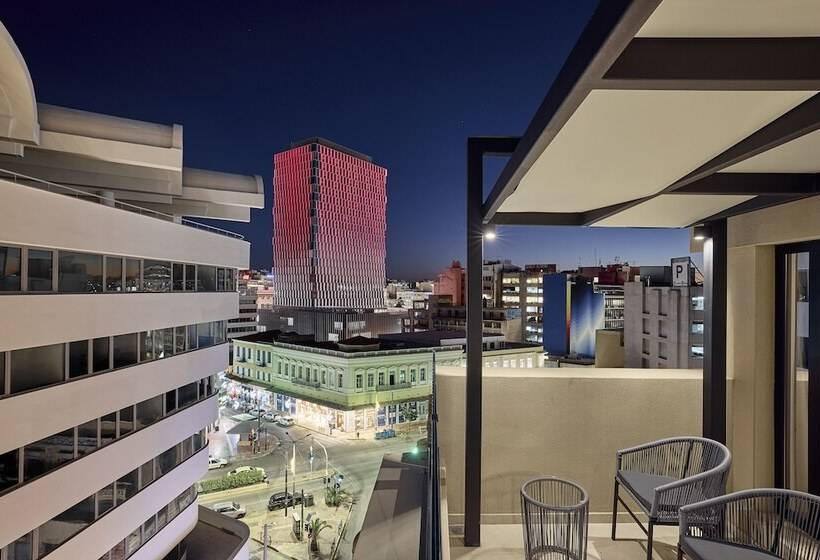 , Athenarum Portus Life & Style