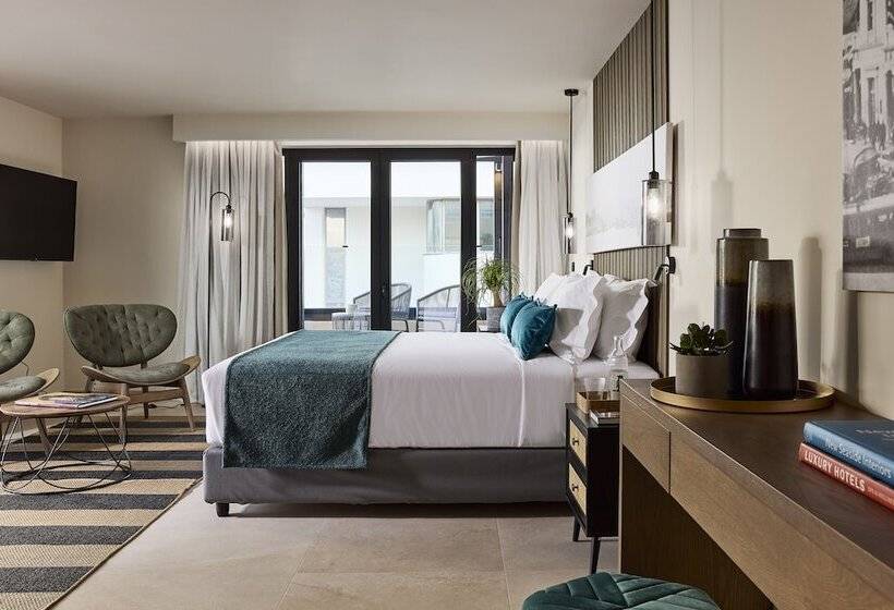 סוויטה אקזקיוטיב, Athenarum Portus Life & Style