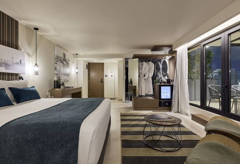 סוויטה אקזקיוטיב, Athenarum Portus Life & Style