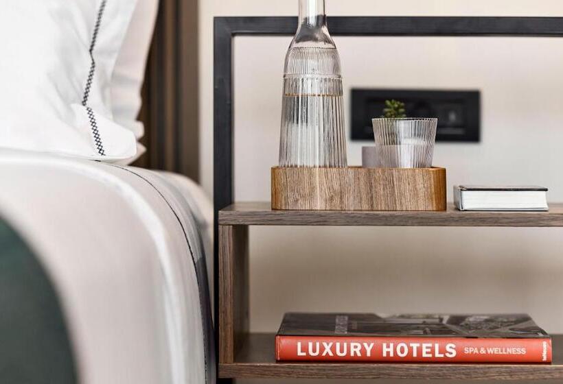 סוויטה דלוקס, Athenarum Portus Life & Style