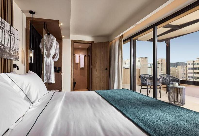 סוויטה דלוקס, Athenarum Portus Life & Style