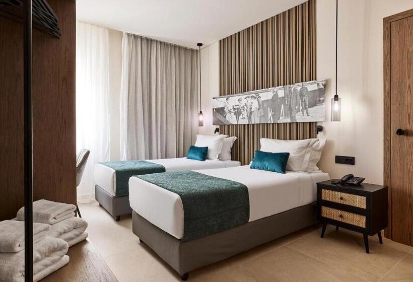 חדר משפחתי, Athenarum Portus Life & Style