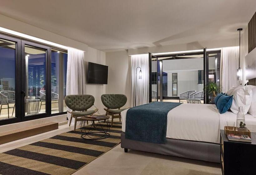 סוויטה אקזקיוטיב, Athenarum Portus Life & Style