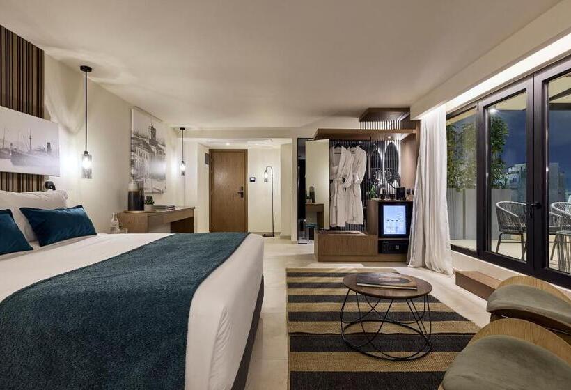 סוויטה אקזקיוטיב, Athenarum Portus Life & Style