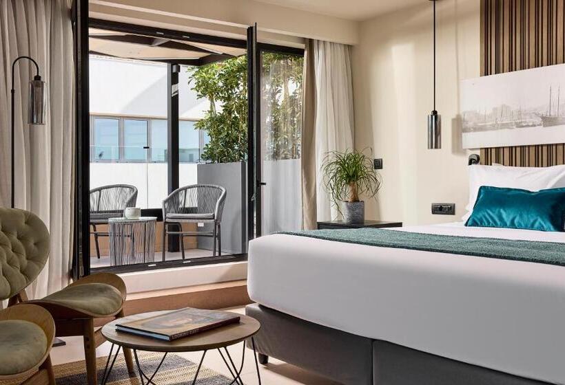 סוויטה אקזקיוטיב, Athenarum Portus Life & Style