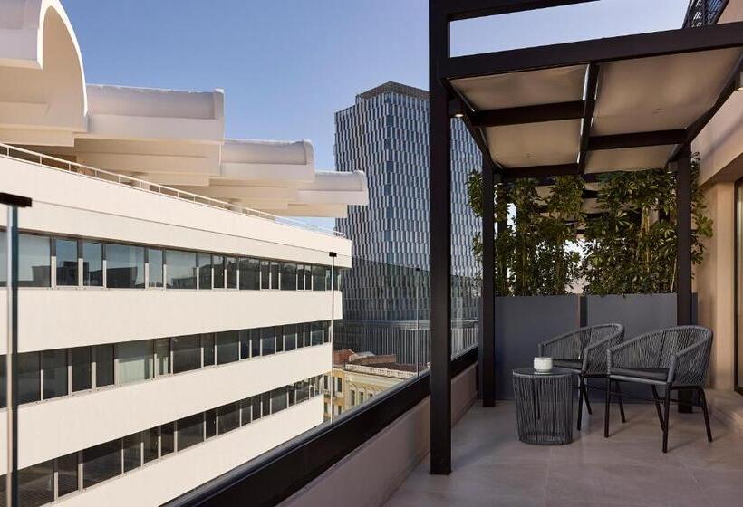 סוויטה אקזקיוטיב, Athenarum Portus Life & Style