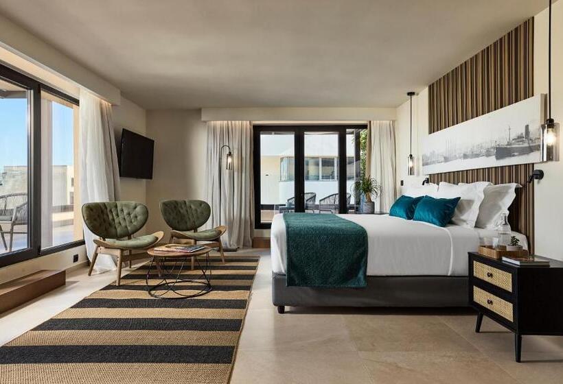 סוויטה אקזקיוטיב, Athenarum Portus Life & Style