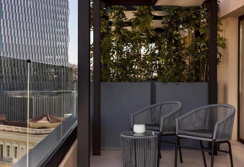 סוויטה אקזקיוטיב, Athenarum Portus Life & Style