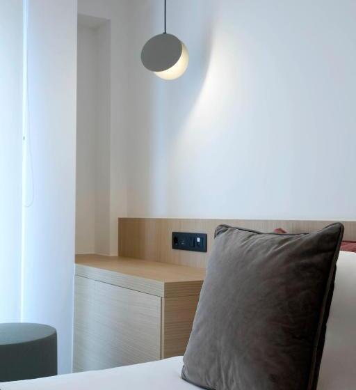 Номер Стандарт, Twinn Downtown Piraeus, Santikos Collection