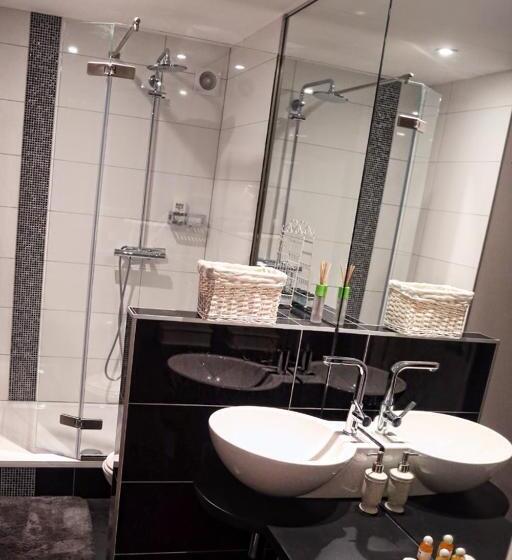 4ベッドルームハウス, Château Chevalier Des Montys