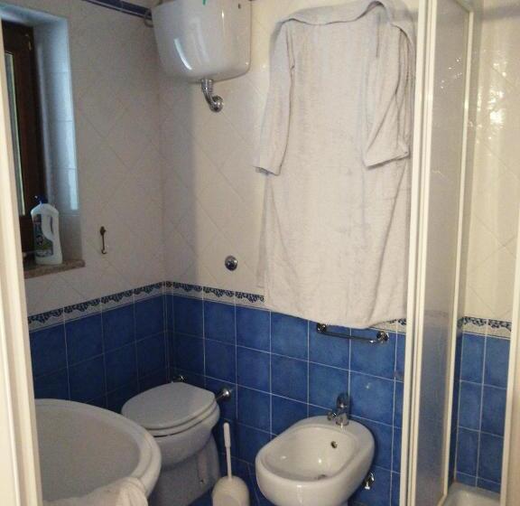 غرفة قياسية رباعية, Countryhomeantonella