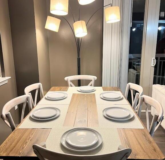 침실 2개 아파트, Homestead Charm Arlington King Bd