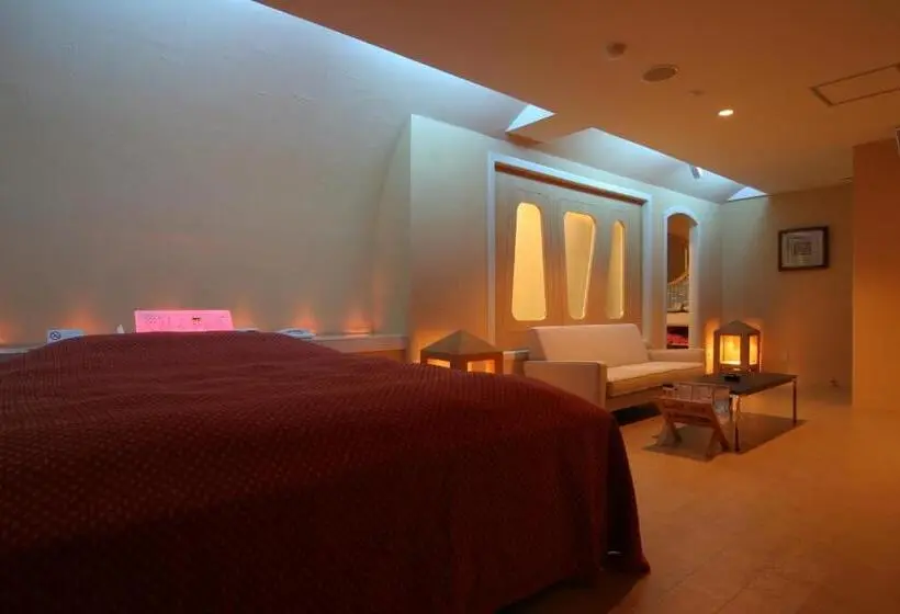 سوییت جونیور, Chateau Briant