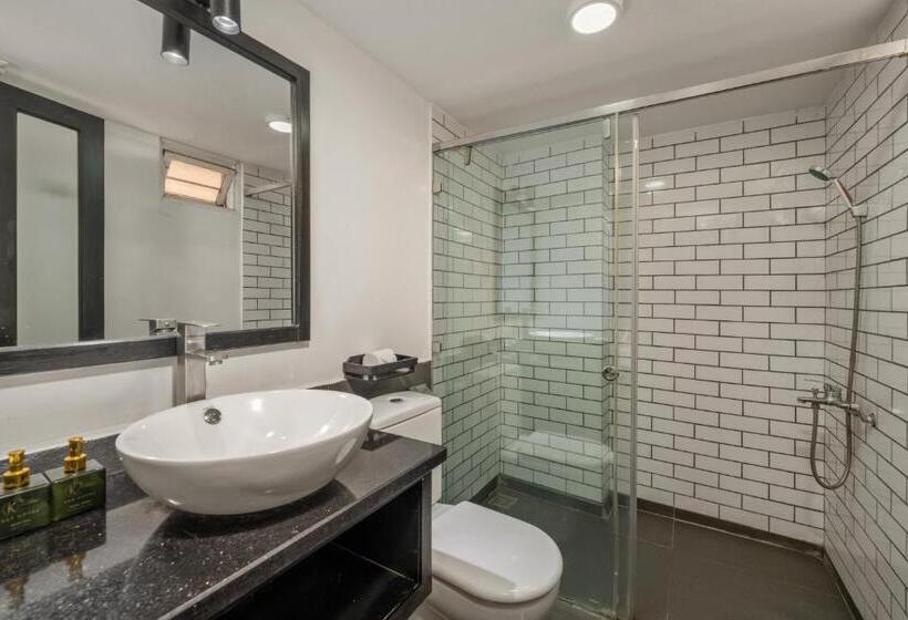 اتاق لوکس با تخت بزرگ, Kly Boutique