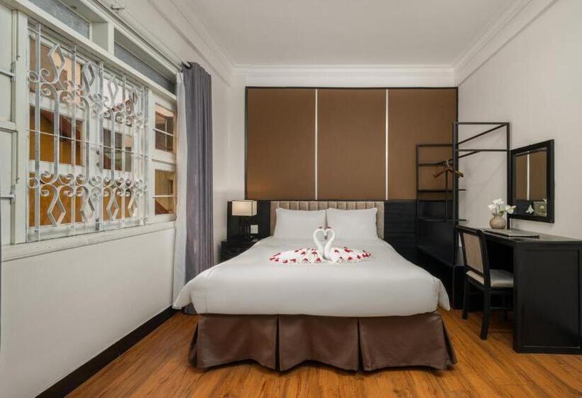 اتاق لوکس با تخت بزرگ, Kly Boutique