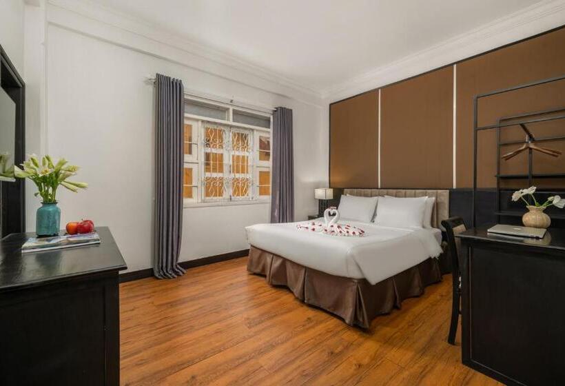 اتاق لوکس با تخت بزرگ, Kly Boutique