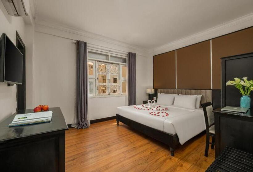 اتاق لوکس با تخت بزرگ, Kly Boutique