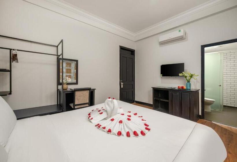 اتاق لوکس با تخت بزرگ, Kly Boutique