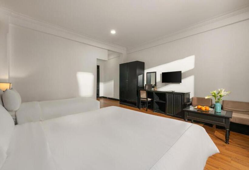 اتاق لوکس سه تخته, Kly Boutique