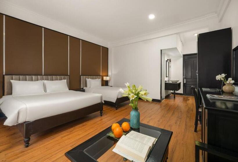 اتاق لوکس سه تخته, Kly Boutique