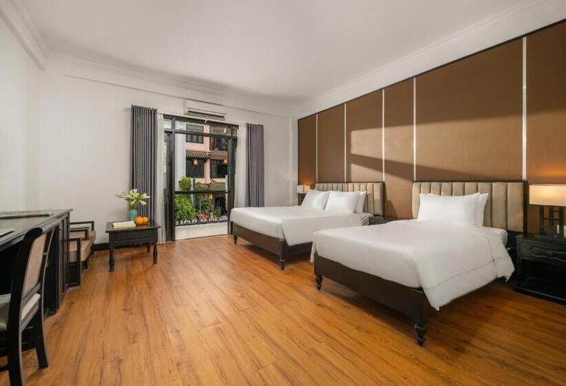 اتاق لوکس سه تخته, Kly Boutique