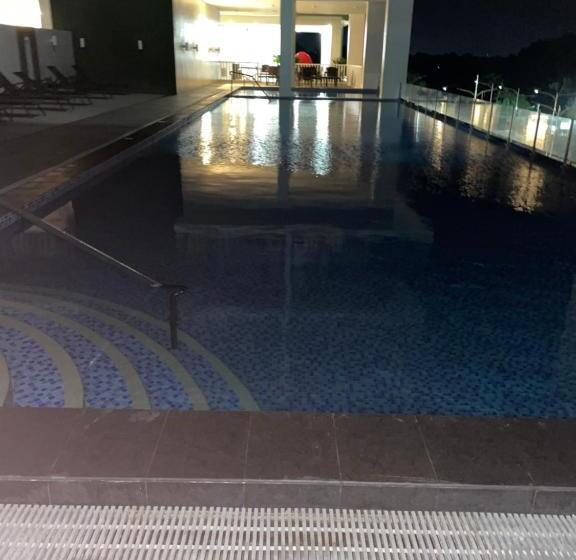 1 Bedroom Apartment Lake View, Condotel810bywvtowers1&2