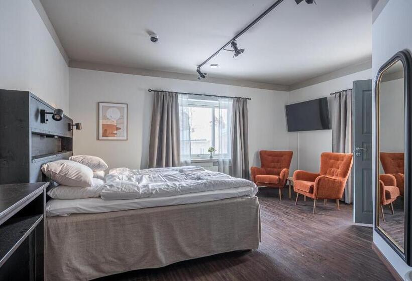 סוויטה, L Grelsby Strand